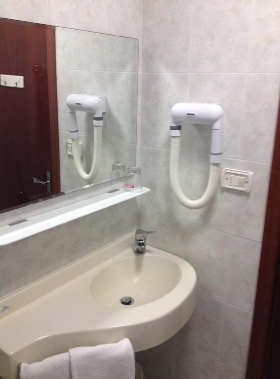 Hotel Mareblu Σενιγκάλια Δωμάτιο φωτογραφία